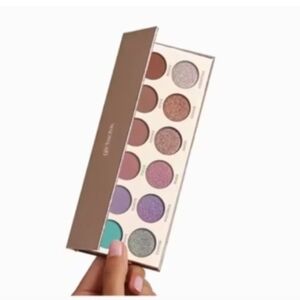 Girlactik Essential Eyeshadow Palette Volume 2 Vibrant Hues, Matte, Neutral NIB